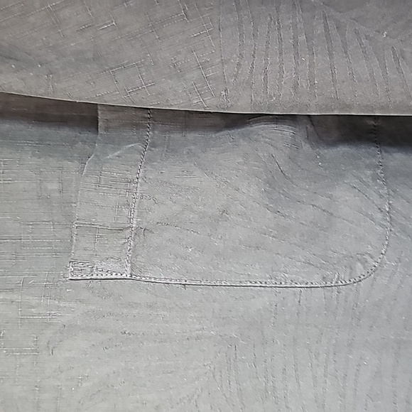 TOMMY BAHAMA 💯 % Silk, casual button-down shirt. Enbroidery back. Lg - Picture 4 of 9